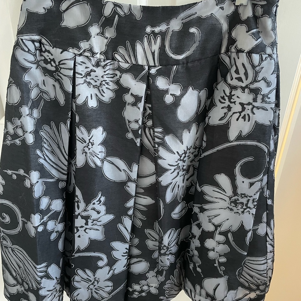 EUC Donna Ricco Collection Pleated Knee Length Elegant Skirt Size 8